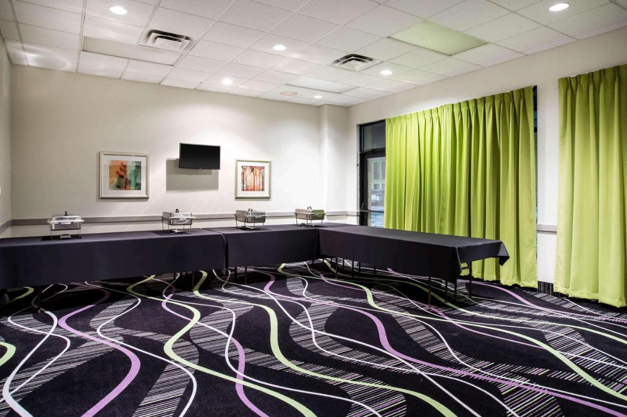 La Quinta Inn By Wyndham Davenport & Conference Center Exteriér fotografie